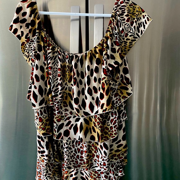 Tiered Animal Print Sleeveless Top - Picture 2 of 5